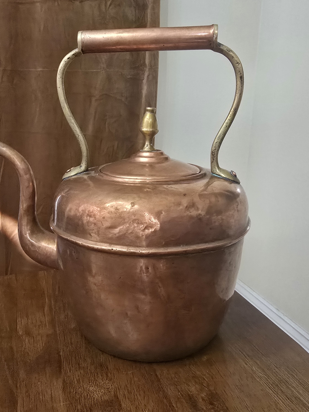 Antique Hand-Hammered Dovetailed Copper Tea Kettle 19th Century Brass Accents 6Q